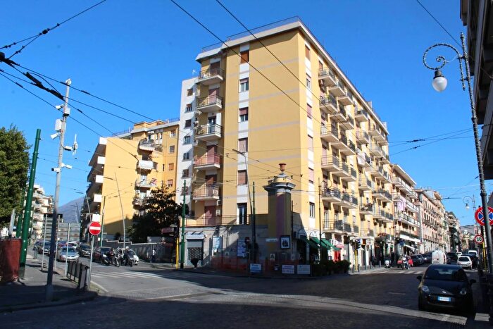 Appartamento trilocale in vendita in Via Armando Diaz Portici, Portici