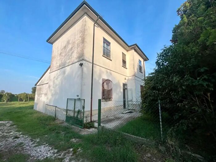 Casa con 6 locali in vendita in Carraia Argelli, Ravenna