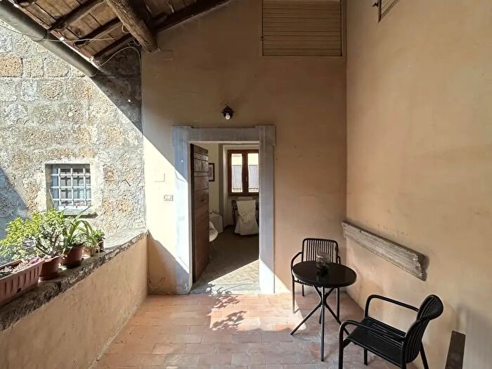 Appartamento trilocale in affitto in Via Roma, Tuscania