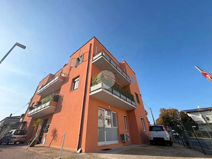 Appartamento trilocale in vendita in Via Ancona, Spoltore