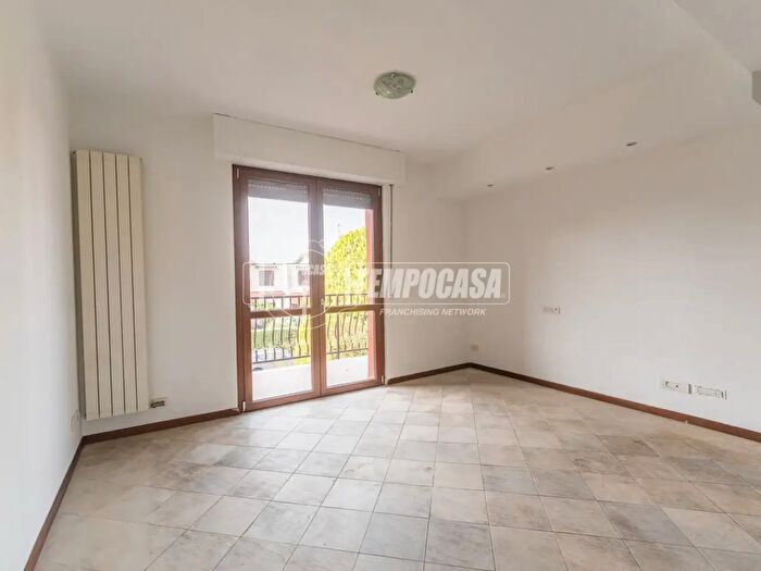 Appartamento trilocale in affitto in Via Garavaglia, Cisliano