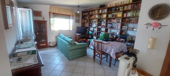 Appartamento con 5 locali in vendita in Luni