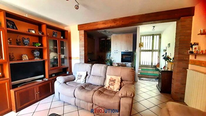 Casa con 6 locali in vendita in Via Fabbreccia Pietralunga Pg Italia, Pietralunga