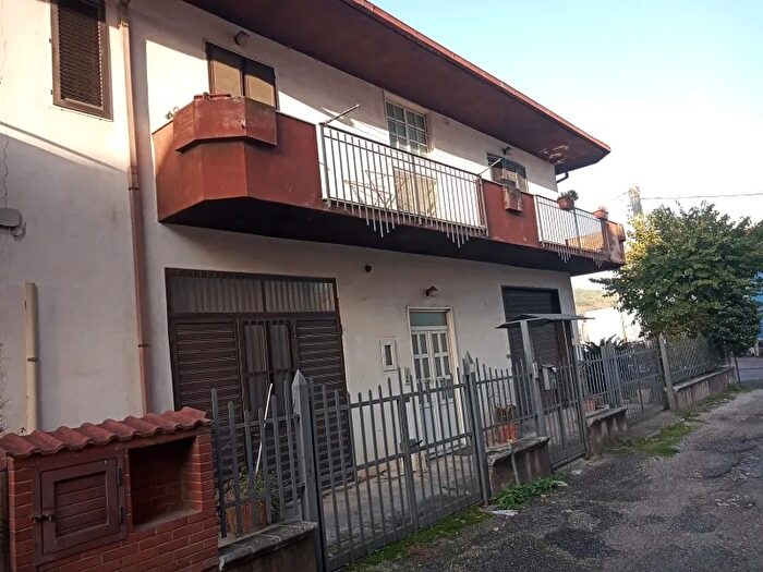 Casa con 7 locali in vendita in Via Ettore Fieramosca, Vairano Patenora