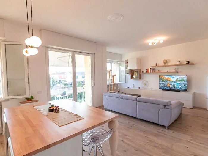 Casa con 7 locali in vendita in Ponsacco