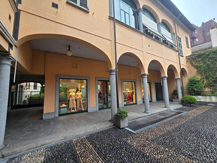 Appartamento trilocale in affitto in Via Camillo Benso di Cavour, Centro, Gallarate