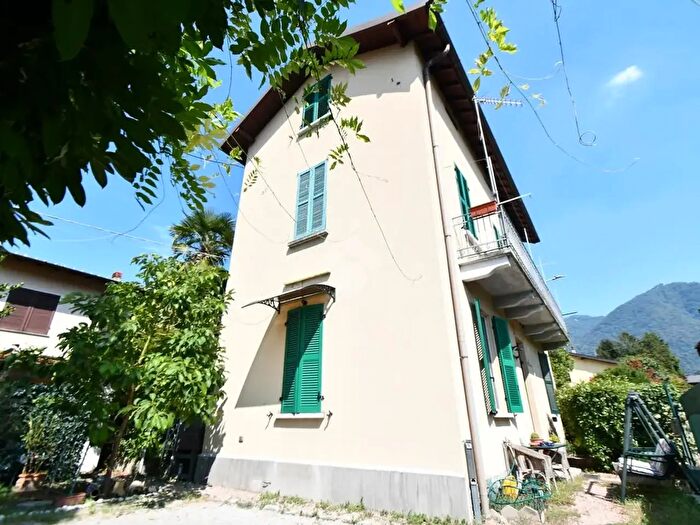 Casa bilocale in vendita in Via Cinque Giornate, Cernobbio