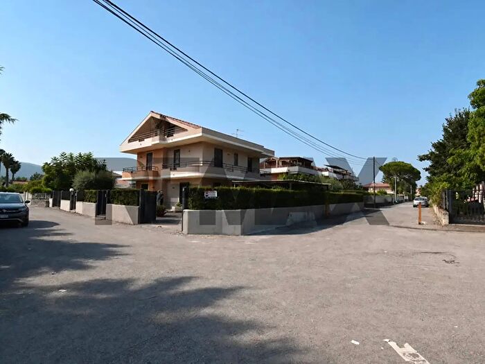 Casa quadrilocale in vendita in Contrada Auzanetto Snc, Mascali