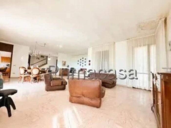 Casa con 10 locali in vendita in Viale del Lavoro, Veronella