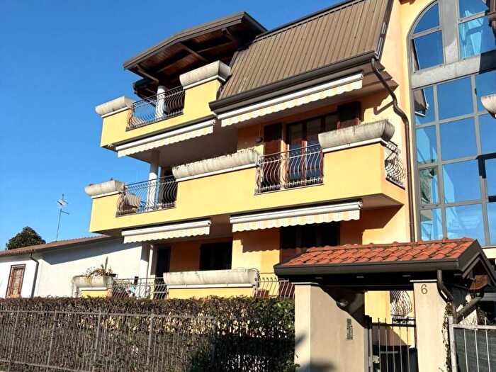 Appartamento trilocale in affitto in Via Don Luigi Sturzo, Corsico