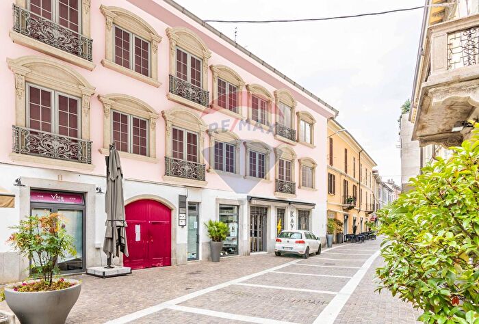 Casa con 10 locali in vendita in Via Mazzini, Gallarate