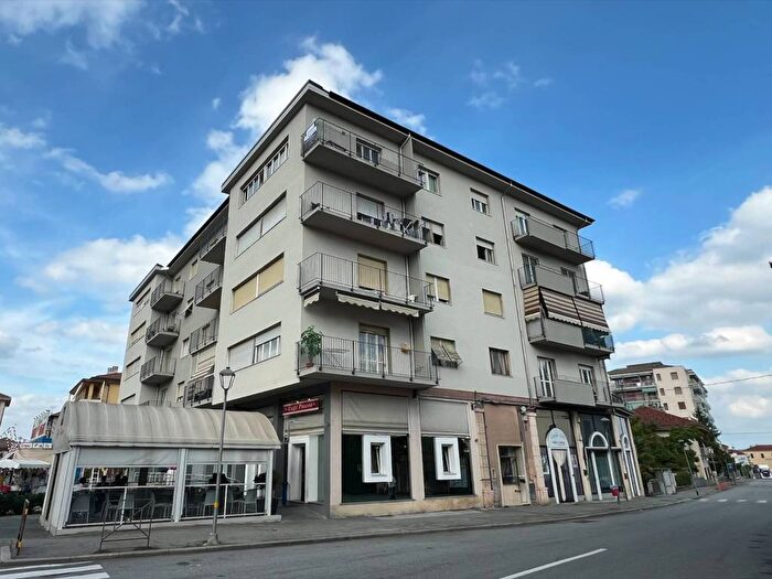 Appartamento quadrilocale in affitto in Via Roma, Centro, Verzuolo