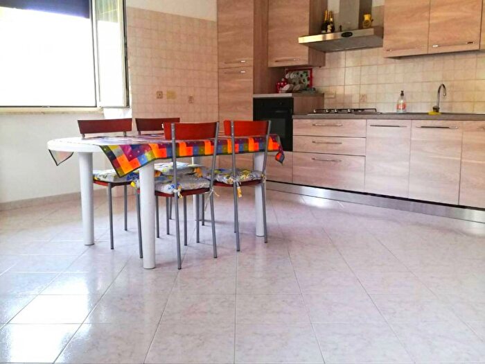 Appartamento trilocale in affitto in Via dei Nautili, Focene, Fiumicino