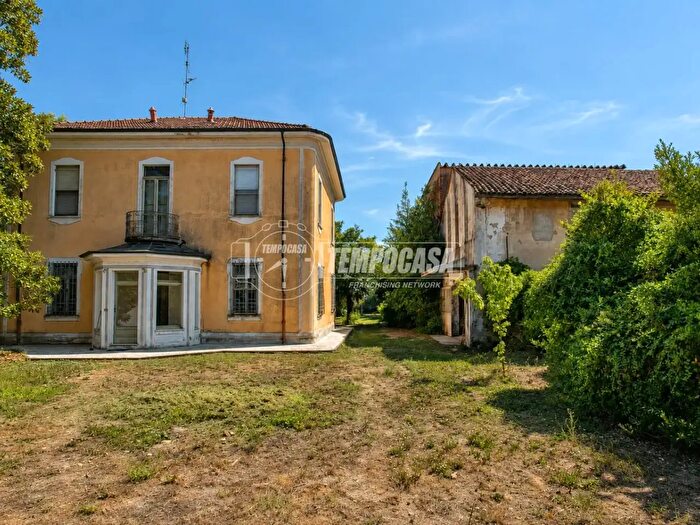 Casa con 6 locali in vendita in Via Trieste, Pertengo