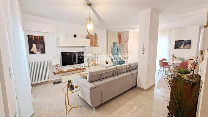 Appartamento quadrilocale in vendita in Via Pola, Adelfia