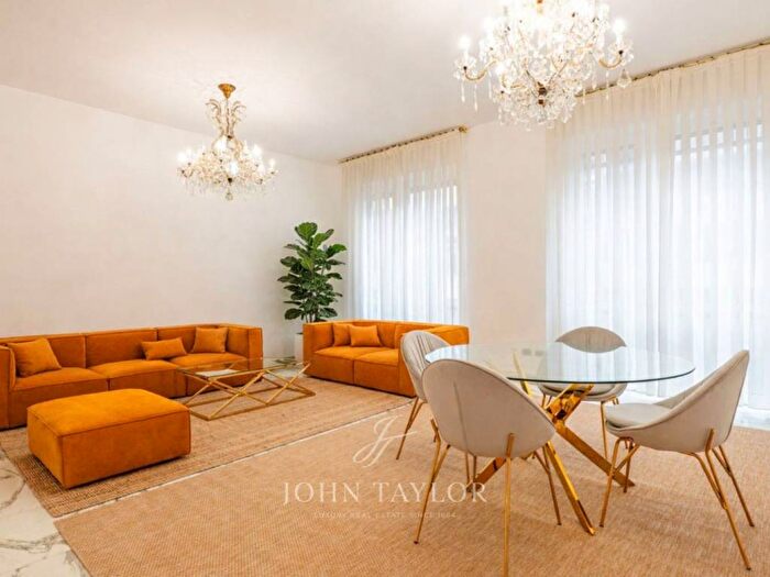 Appartamento con 5 locali in affitto in Largo La Foppa, Moscova, Milano