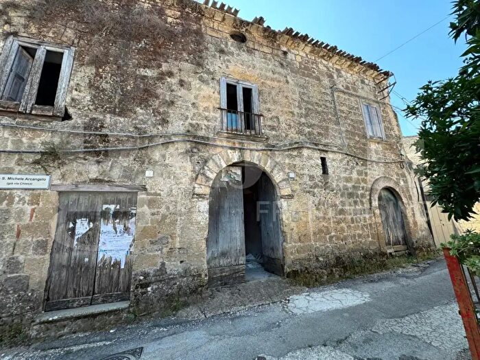 Casa con 9 locali in vendita in Magnano, Teano