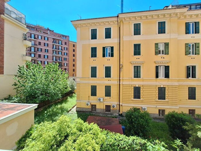 Appartamento trilocale in affitto in Via Pinerolo, Re di Roma, Roma