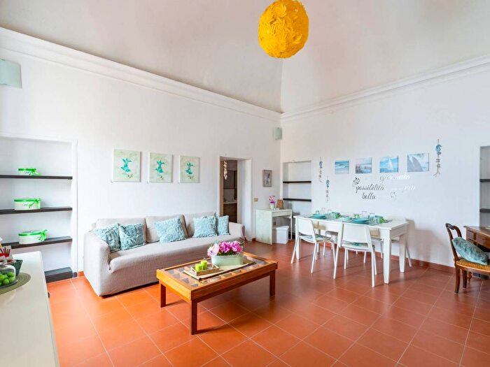 Appartamento quadrilocale in affitto in Piazza Bastione, Laigueglia