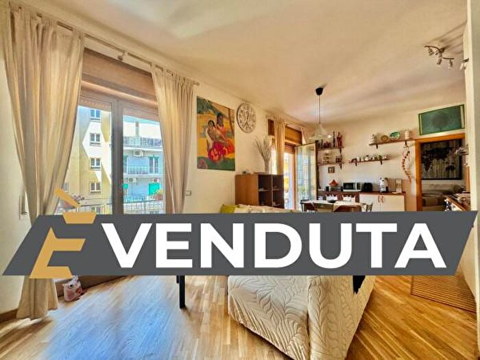 Appartamento bilocale in vendita in Via San Giacomo dei Capri, Napoli