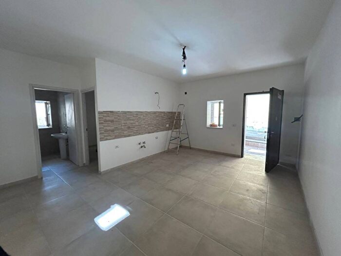 Appartamento bilocale in affitto in Via Adolfo Genise, Camaldoli, Napoli