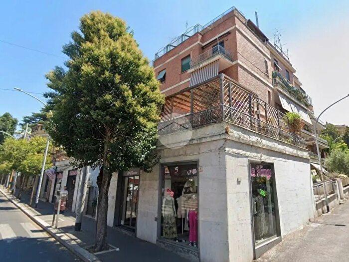 Appartamento con 5 locali in affitto in Viale Adriatico, Roma