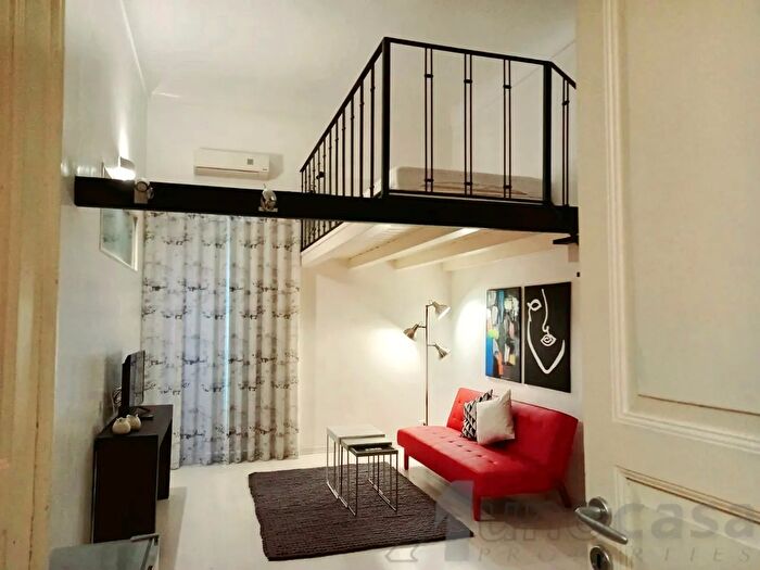 Casa con 7 locali in vendita in Ragusa