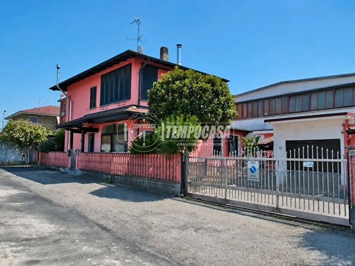 Appartamento con 5 locali in vendita in Trecate