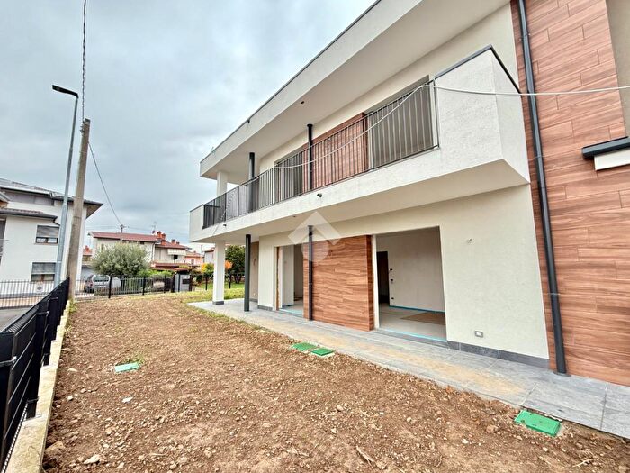 Appartamento quadrilocale in vendita in Via l Bolis, Gorlago