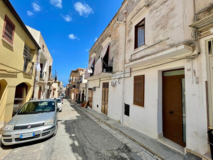 Casa bilocale in vendita in Ventimiglia, Castellammare Del Golfo