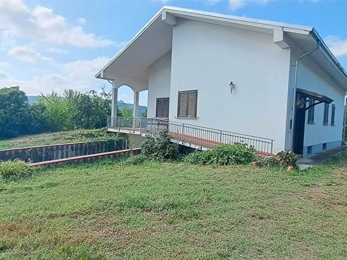 Casa con 7 locali in vendita in Bistagno