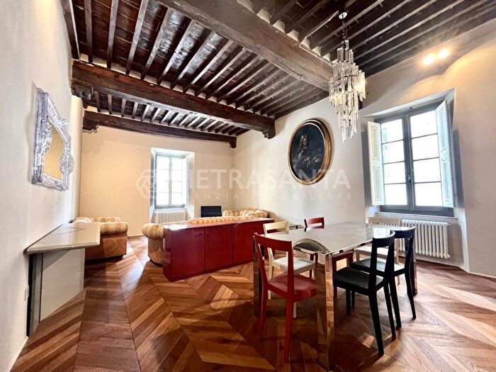 Appartamento trilocale in affitto in Pietrasanta