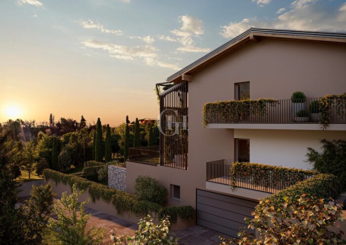 Appartamento trilocale in vendita in Costermano