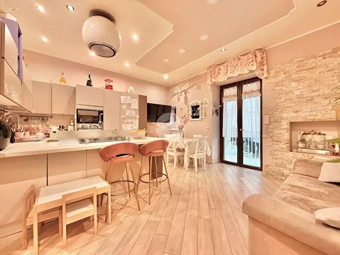 Appartamento trilocale in vendita in Via Vigna, Pozzuoli