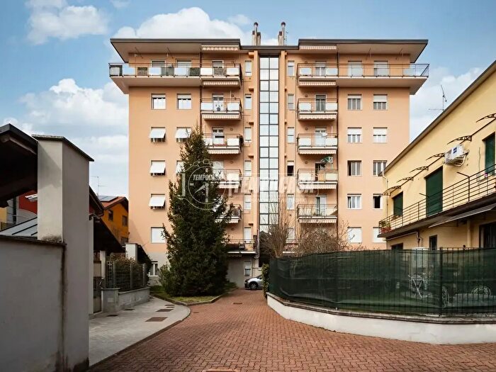 Appartamento trilocale in vendita in Via Nazario Sauro, Villasanta