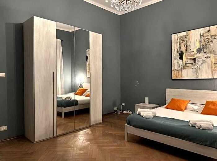 Appartamento quadrilocale in affitto in Via della Rocca, Torino