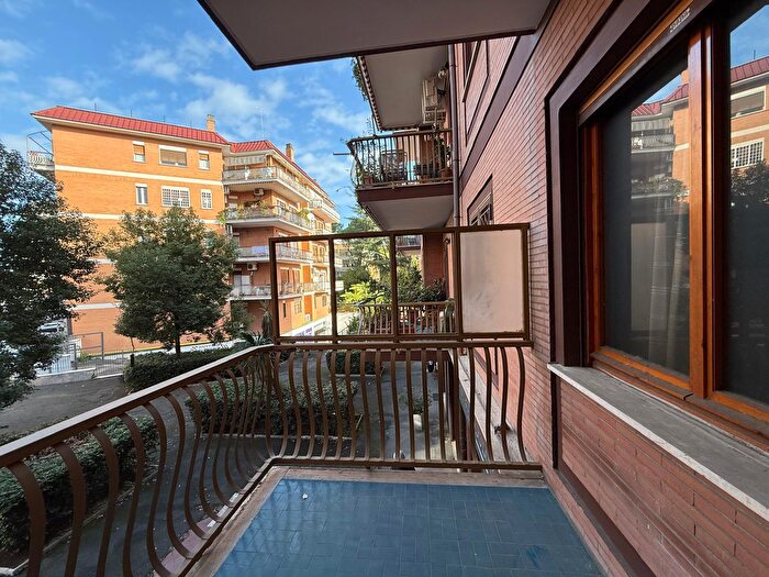 Appartamento quadrilocale in vendita in Via Montaione, Roma