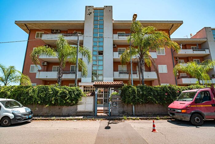 Appartamento quadrilocale in vendita in Via Francesco di Pino, Riposto