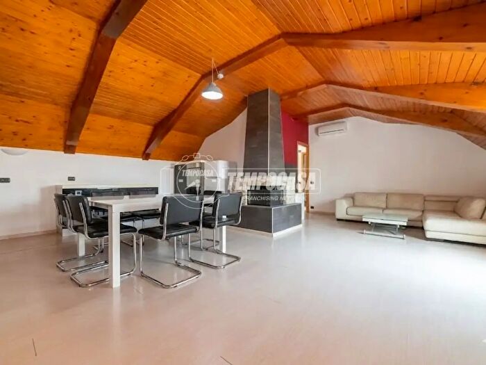 Appartamento trilocale in vendita in Via Piave, Seriate