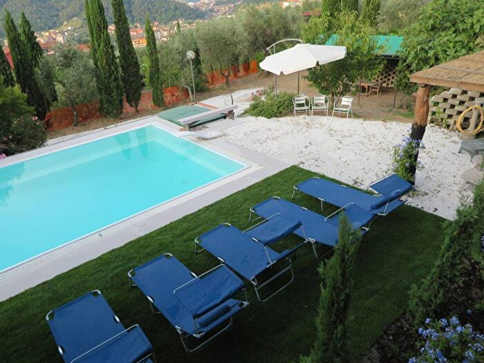 Appartamento trilocale in affitto in Via Umberto Maddalena, Vezzano Ligure