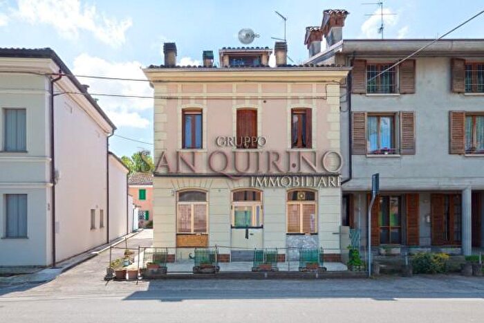 Casa quadrilocale in vendita in Via delle Ville, Guastalla