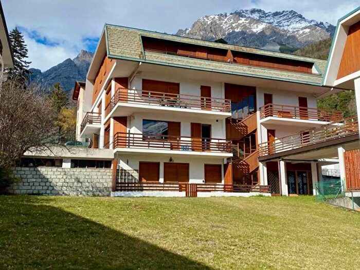 Appartamento quadrilocale in affitto in Via Rovinaccia, Centro, Bormio