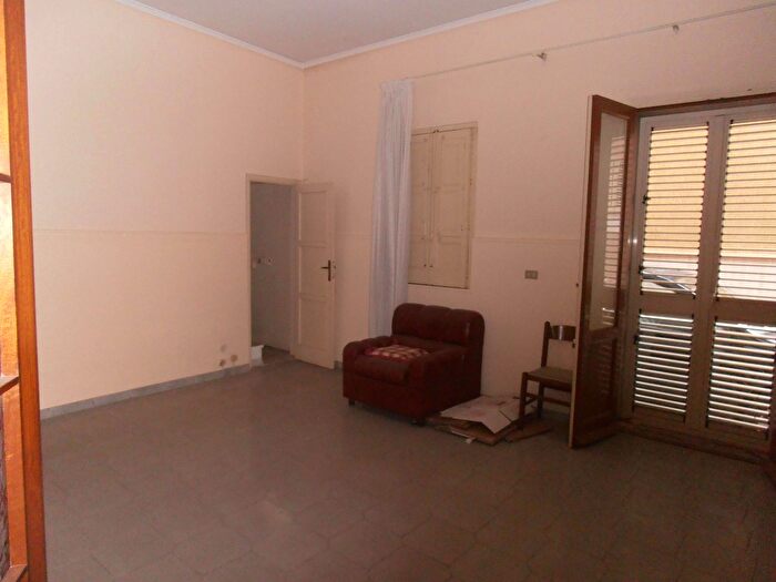 Casa con 6 locali in vendita in Comiso