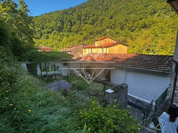 Casa trilocale in vendita in Carrara