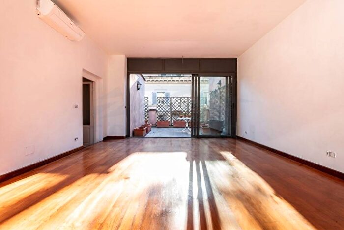 Casa quadrilocale in affitto in Via Vittoria, Spagna, Roma