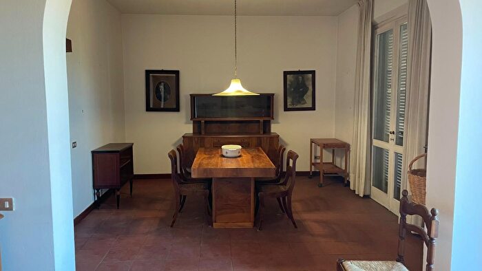 Casa con 10 locali in vendita in Santa Croce SullArno