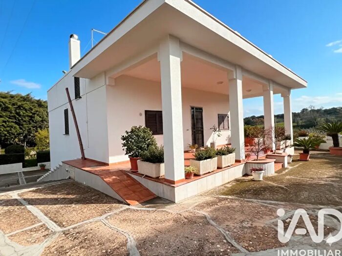 Casa con 8 locali in vendita in Via Libertãampnbsp, Cisternino