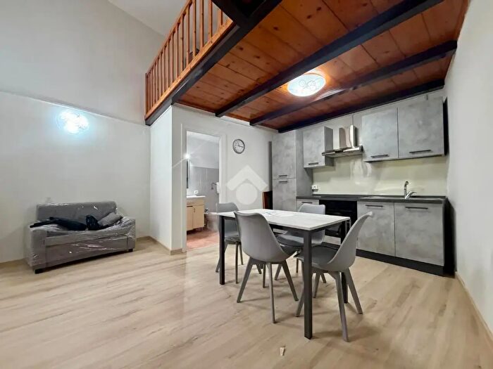 Appartamento bilocale in affitto in Via Santa Lucia al Monte, Napoli