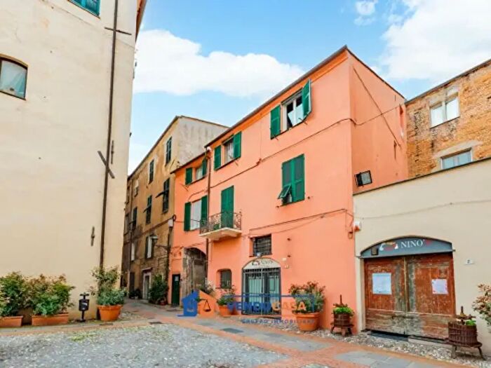 Appartamento trilocale in vendita in Via Baccio Maineri, Albenga