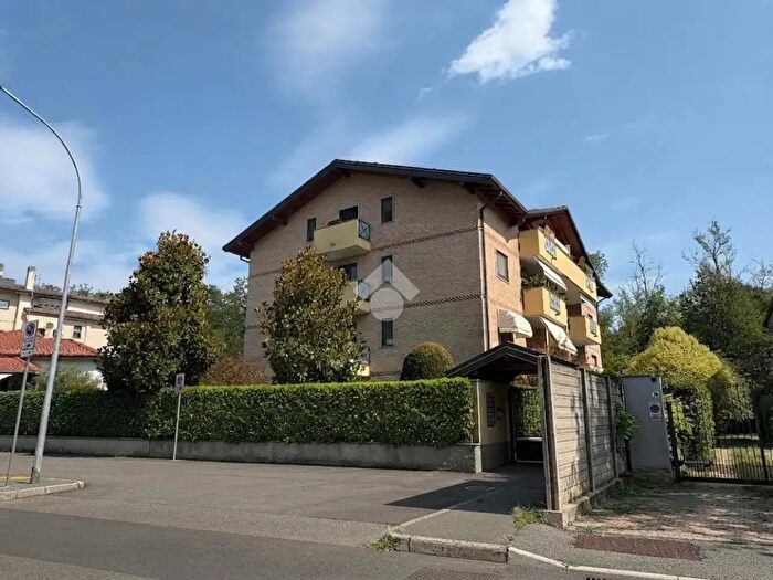 Appartamento trilocale in vendita in Via Ariberto d' Intimiano, Legnano